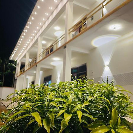 Great Victoria Palace Ratnapura Exterior photo